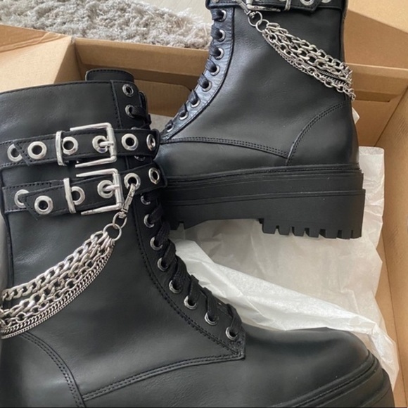 Zara Chain Laced Up Biker Moto Boot 100% leather SZ 6.5 - Picture 8 of 8